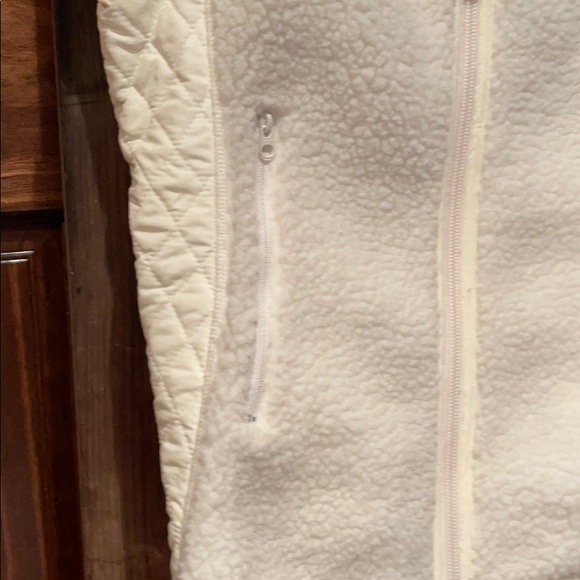 Woman’s Vest - Picture 4 of 5